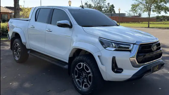 TOYOTA HILUX 2.8 D-4D TURBO DIESEL CD SRX PLUS 4X4 AUTOMÁTICO TOYOTA HILUX 2.8 D-4D TURBO DIESEL CD SRX PLUS 4X4 AUTOMÁTICO