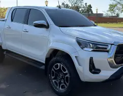 TOYOTA HILUX 2.8 D-4D TURBO DIESEL CD SRX PLUS 4X4 AUTOMÁTICO TOYOTA HILUX 2.8 D-4D TURBO DIESEL CD SRX PLUS 4X4 AUTOMÁTICO