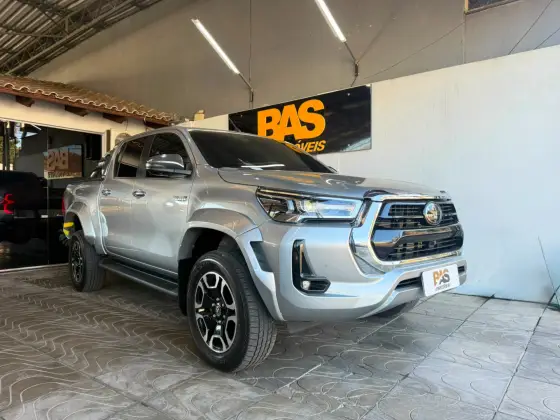 TOYOTA HILUX 2.8 D-4D TURBO DIESEL CD SRX PLUS 4X4 AUTOMÁTICO