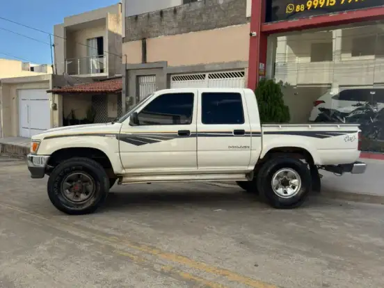 TOYOTA-HILUX-2.8 SR5 4X4 CD 8V DIESEL 4P MANUAL TOYOTA-HILUX-2001