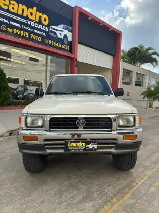 TOYOTA-HILUX-2001