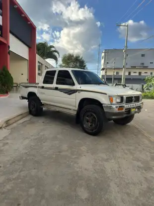 TOYOTA-HILUX-2001