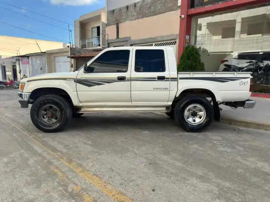 TOYOTA-HILUX-2.8 SR5 4X4 CD 8V DIESEL 4P MANUAL TOYOTA-HILUX-2001