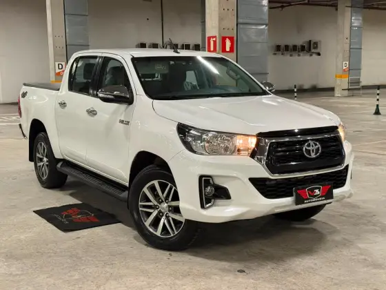 TOYOTA HILUX 2.8 SRV 4X4 CD 16V DIESEL 4P AUTOMÁTICO TOYOTA HILUX 2.8 SRV 4X4 CD 16V DIESEL 4P AUTOMÁTICO
