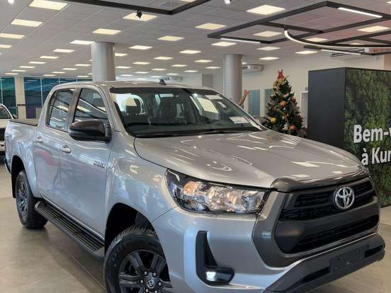 TOYOTA-HILUX-2.8 D-4D TURBO DIESEL CD SR 4X4 AUTOMÁTICO TOYOTA-HILUX-2024