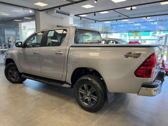 TOYOTA-HILUX-2.8 D-4D TURBO DIESEL CD SR 4X4 AUTOMÁTICO TOYOTA-HILUX-2024