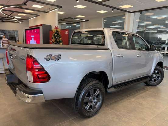 TOYOTA-HILUX-2.8 D-4D TURBO DIESEL CD SR 4X4 AUTOMÁTICO TOYOTA-HILUX-2024