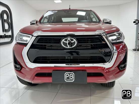 TOYOTA-HILUX-2.8 D-4D TURBO DIESEL CD SRX 4X4 AUTOMÁTICO TOYOTA-HILUX-2025