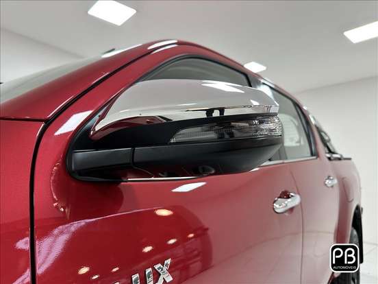 TOYOTA-HILUX-2025