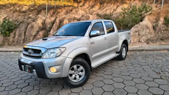 TOYOTA HILUX 3.0 SRV 4X4 CD 16V TURBO INTERCOOLER DIESEL 4P AUTOMÁTICO TOYOTA HILUX 3.0 SRV 4X4 CD 16V TURBO INTERCOOLER DIESEL 4P AUTOMÁTICO