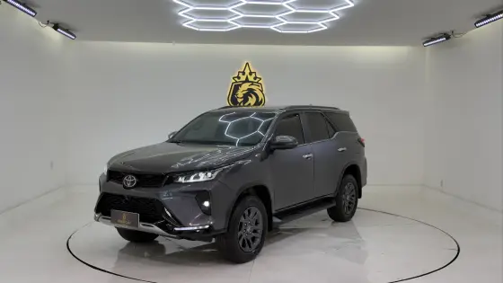 TOYOTA HILUX SW4 2.8 D-4D TURBO DIESEL DIAMOND 7L 4X4 AUTOMÁTICO TOYOTA HILUX SW4 2.8 D-4D TURBO DIESEL DIAMOND 7L 4X4 AUTOMÁTICO