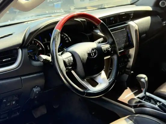 TOYOTA-HILUX SW4-2019