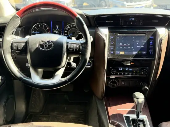 TOYOTA-HILUX SW4-2019