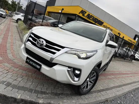 TOYOTA-HILUX SW4-2019