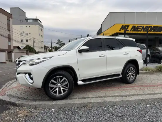 TOYOTA-HILUX SW4-2019
