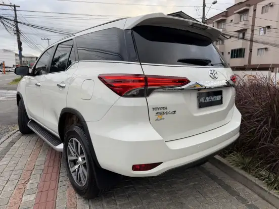 TOYOTA-HILUX SW4-2019