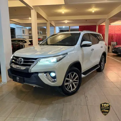 TOYOTA HILUX SW4 2.8 SRX 4X4 7 LUGARES 16V TURBO INTERCOOLER DIESEL 4P AUTOMÁTICO TOYOTA HILUX SW4 2.8 SRX 4X4 7 LUGARES 16V TURBO INTERCOOLER DIESEL 4P AUTOMÁTICO