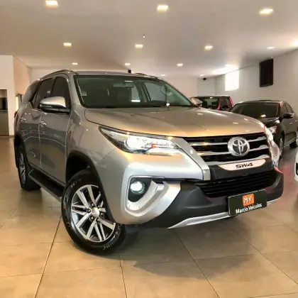TOYOTA HILUX SW4 2.8 SRX 4X4 7 LUGARES 16V TURBO INTERCOOLER DIESEL 4P AUTOMÁTICO TOYOTA HILUX SW4 2.8 SRX 4X4 7 LUGARES 16V TURBO INTERCOOLER DIESEL 4P AUTOMÁTICO