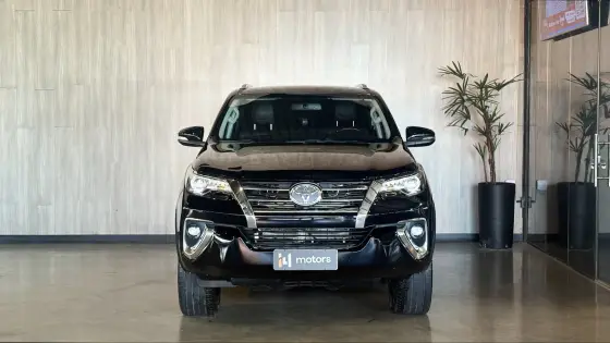 TOYOTA HILUX SW4 2.8 SRX 4X4 7 LUGARES 16V TURBO INTERCOOLER DIESEL 4P AUTOMÁTICO TOYOTA HILUX SW4 2.8 SRX 4X4 7 LUGARES 16V TURBO INTERCOOLER DIESEL 4P AUTOMÁTICO