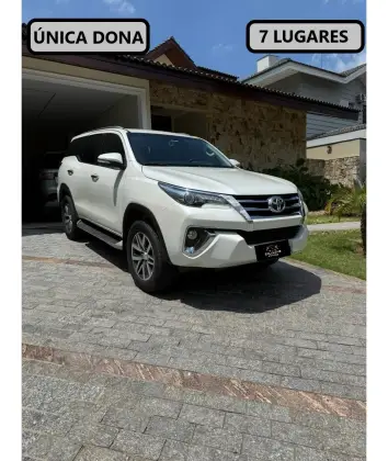 TOYOTA HILUX SW4 2.8 SRX 4X4 7 LUGARES 16V TURBO INTERCOOLER DIESEL 4P AUTOMÁTICO TOYOTA HILUX SW4 2.8 SRX 4X4 7 LUGARES 16V TURBO INTERCOOLER DIESEL 4P AUTOMÁTICO