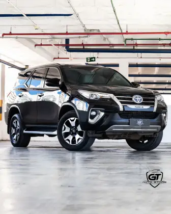 TOYOTA HILUX SW4 2.8 SRX DIAMOND 4X4 7 LUGARES 16V TURBO INTERCOOLER DIESEL 4P AUTOMÁTICO TOYOTA HILUX SW4 2.8 SRX DIAMOND 4X4 7 LUGARES 16V TURBO INTERCOOLER DIESEL 4P AUTOMÁTICO