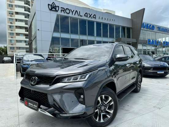 TOYOTA-HILUX SW4-2025