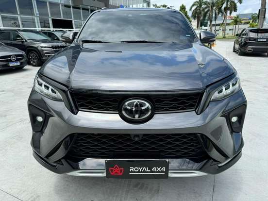 TOYOTA-HILUX SW4-2025