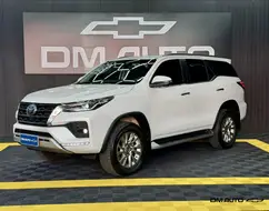 TOYOTA HILUX SW4 2.8 D-4D TURBO DIESEL SRX 7L 4X4 AUTOMÁTICO TOYOTA HILUX SW4 2.8 D-4D TURBO DIESEL SRX 7L 4X4 AUTOMÁTICO