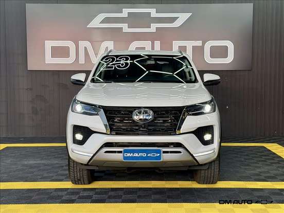 TOYOTA-HILUX SW4-2.8 D-4D TURBO DIESEL SRX 7L 4X4 AUTOMÁTICO TOYOTA-HILUX SW4-2023
