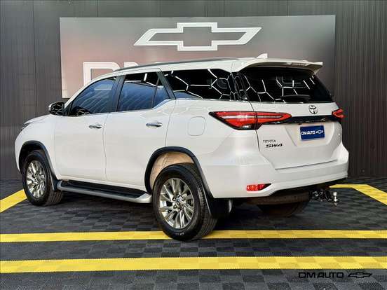 TOYOTA-HILUX SW4-2023