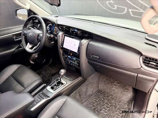 TOYOTA-HILUX SW4-2023