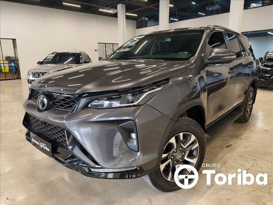 TOYOTA HILUX SW4 2.8 D-4D TURBO DIESEL SRX PLATINUM 7L 4X4 AUTOMÁTICO