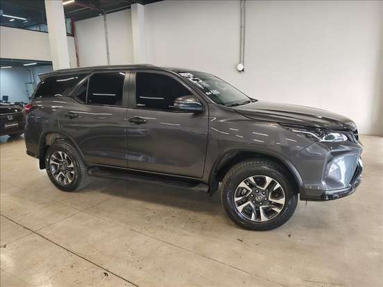 TOYOTA-HILUX SW4-2.8 D-4D TURBO DIESEL SRX PLATINUM 7L 4X4 AUTOMÁTICO TOYOTA-HILUX SW4-2024