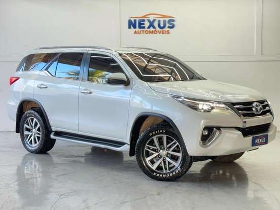 TOYOTA-HILUX SW4-2.8 SRX 4X4 7 LUGARES 16V TURBO INTERCOOLER DIESEL 4P AUTOMÁTICO TOYOTA-HILUX SW4-2019