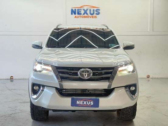 TOYOTA-HILUX SW4-2.8 SRX 4X4 7 LUGARES 16V TURBO INTERCOOLER DIESEL 4P AUTOMÁTICO TOYOTA-HILUX SW4-2019