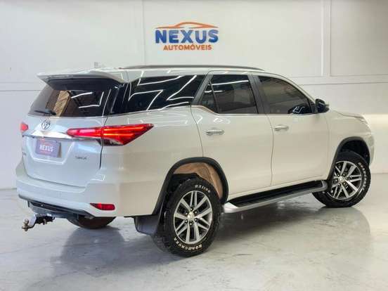 TOYOTA-HILUX SW4-2019