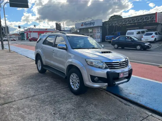 TOYOTA HILUX SW4 3.0 SRV 4X4 16V TURBO INTERCOOLER DIESEL 4P AUTOMÁTICO TOYOTA HILUX SW4 3.0 SRV 4X4 16V TURBO INTERCOOLER DIESEL 4P AUTOMÁTICO