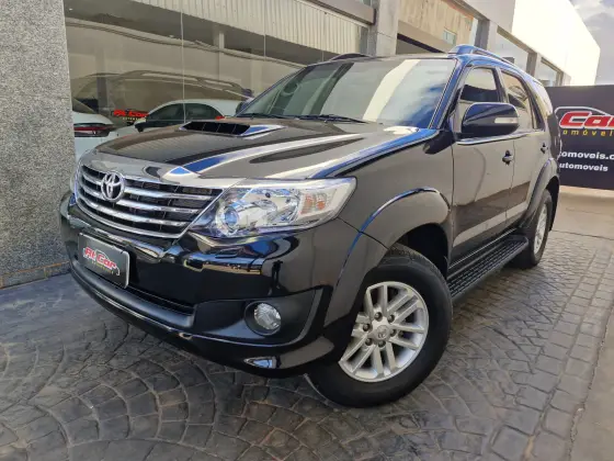 TOYOTA HILUX SW4 3.0 SRV 4X4 7 LUGARES 16V TURBO INTERCOOLER DIESEL 4P AUTOMÁTICO TOYOTA HILUX SW4 3.0 SRV 4X4 7 LUGARES 16V TURBO INTERCOOLER DIESEL 4P AUTOMÁTICO