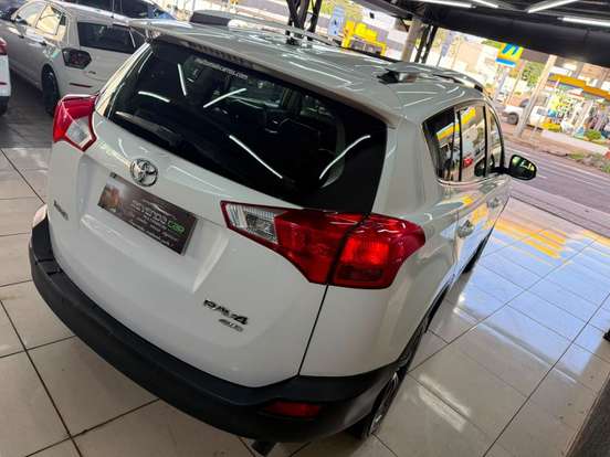 TOYOTA-RAV4-2014