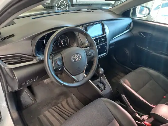 TOYOTA-YARIS-2024
