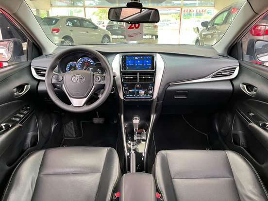 TOYOTA-YARIS-2019