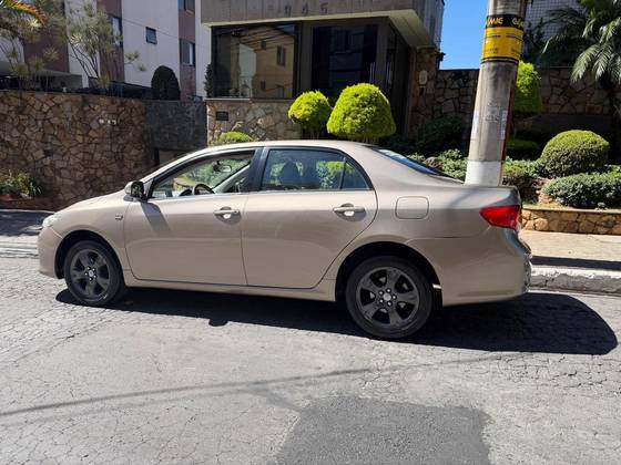 TOYOTA COROLLA 1.8 XLI 16V FLEX 4P AUTOMÁTICO