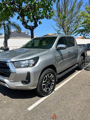 TOYOTA HILUX 2.8 D-4D TURBO DIESEL CD SRV 4X4 AUTOMÁTICO