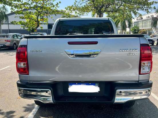 TOYOTA-HILUX-2.8 D-4D TURBO DIESEL CD SRV 4X4 AUTOMÁTICO TOYOTA-HILUX-2023