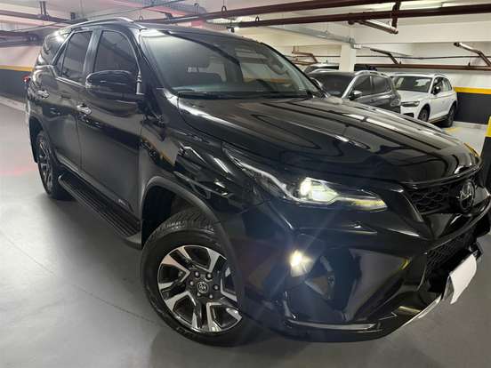 TOYOTA-HILUX SW4-2.8 D-4D TURBO DIESEL SRX PLATINUM 7L 4X4 AUTOMÁTICO TOYOTA-HILUX SW4-2025
