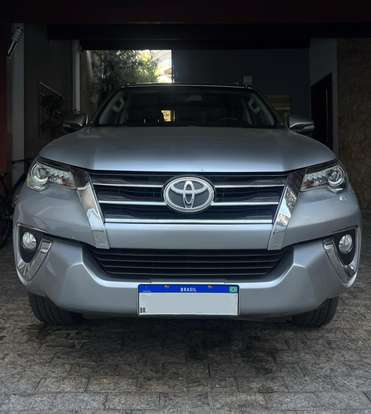 TOYOTA-HILUX SW4-2.8 SRX 4X4 16V TURBO INTERCOOLER DIESEL 4P AUTOMÁTICO TOYOTA-HILUX SW4-2017