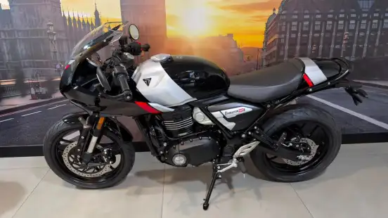 TRIUMPH-THRUXTON 400-2026