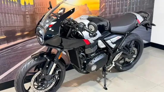 TRIUMPH-THRUXTON 400-2026