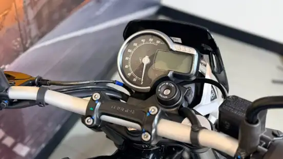 TRIUMPH-TRACKER 400-2026
