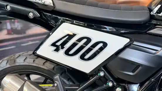 TRIUMPH-TRACKER 400-2026